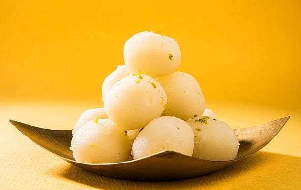 white rasgulla